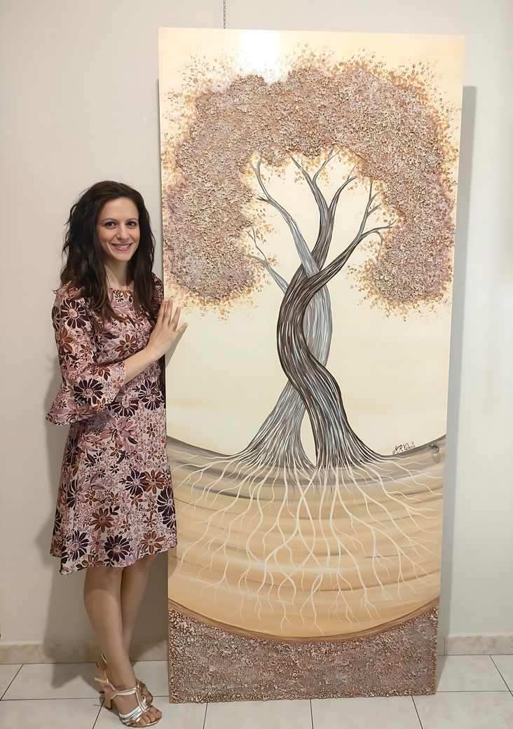 Meri mit einem großen vertikalen Gemälde eines Baumes