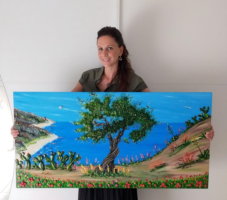 Meri con una pintura de un árbol