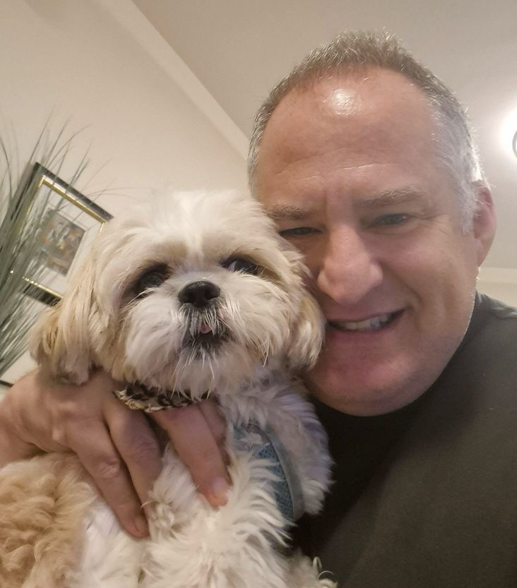 Selfie de Dan Mintz y su perro