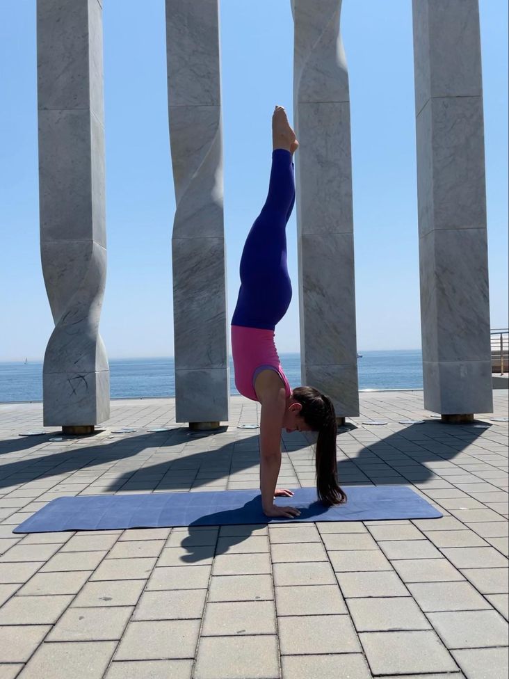 Yoga, gerader Handstand